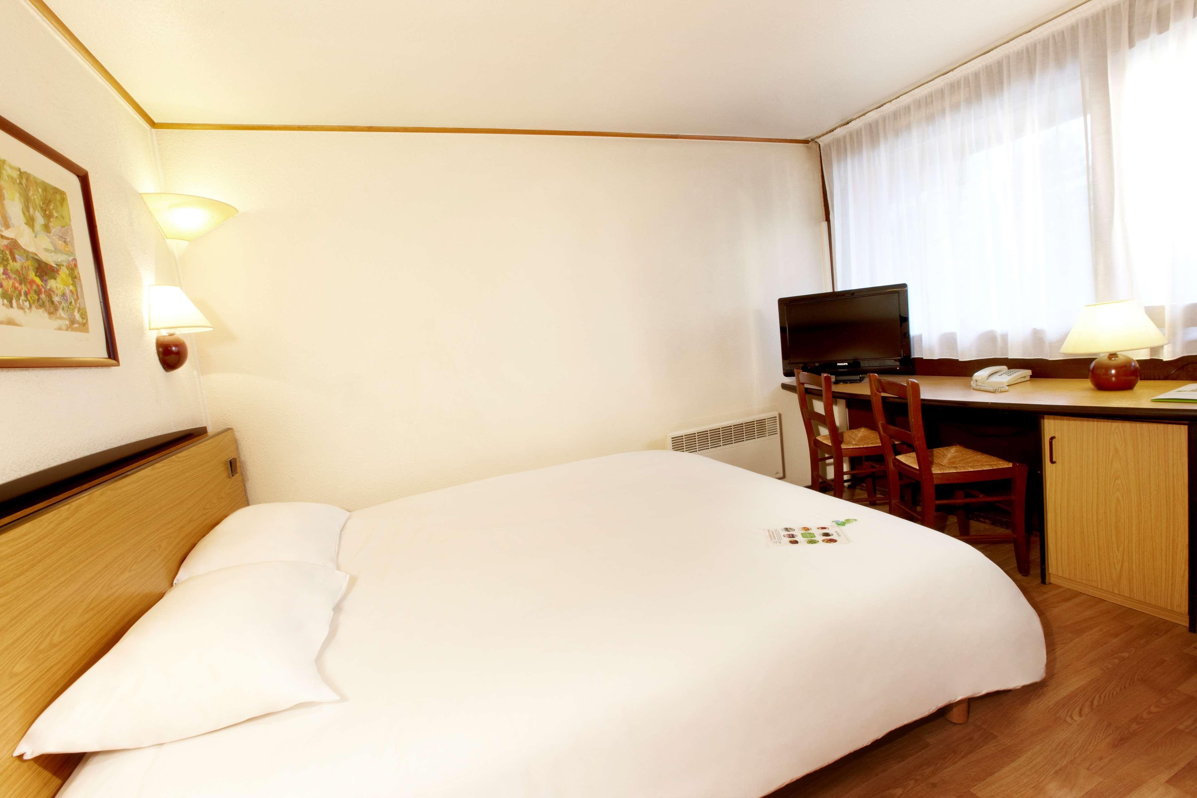 Hotel Campanile Rouen Nord - Barentin Esterno foto