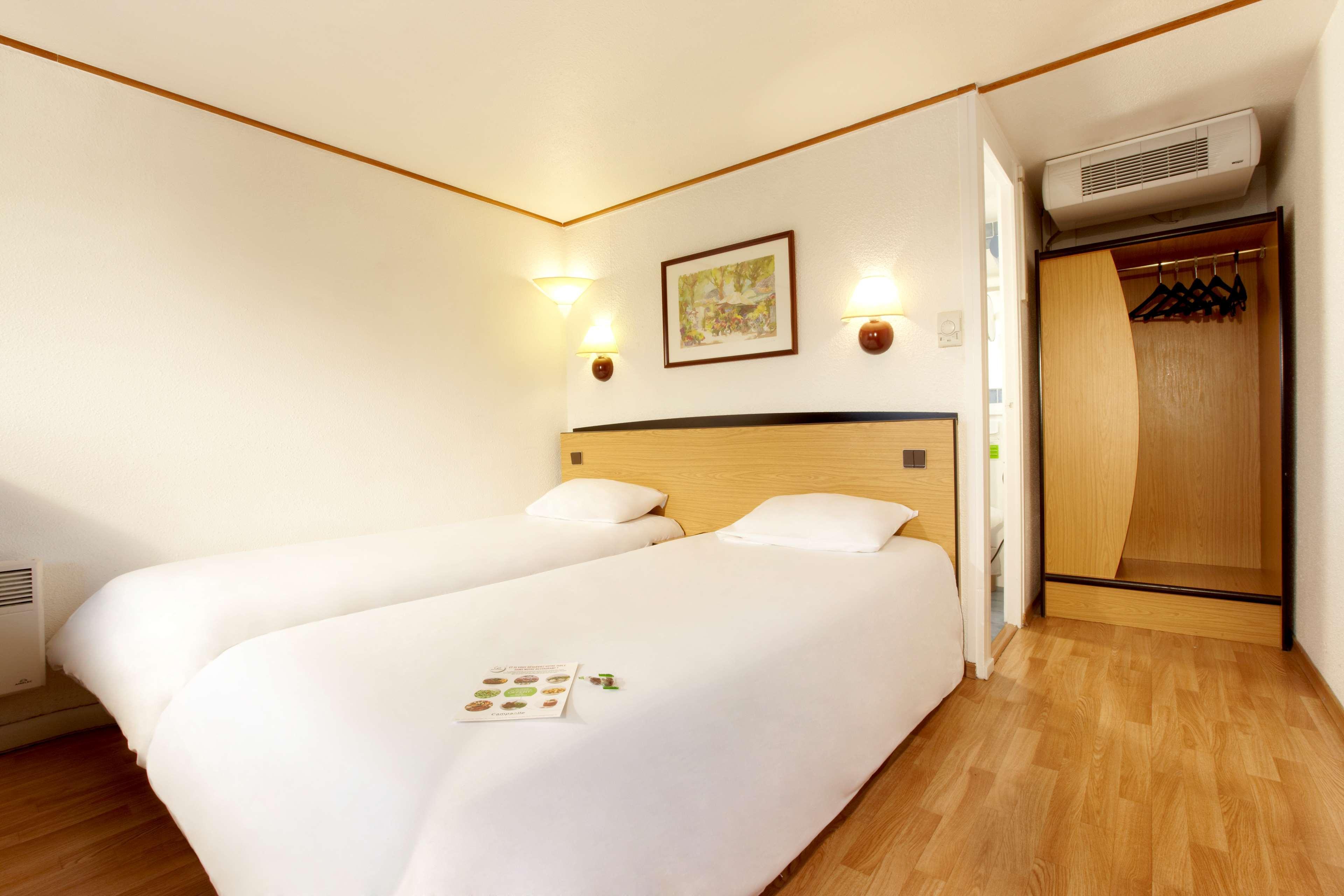 Hotel Campanile Rouen Nord - Barentin Esterno foto
