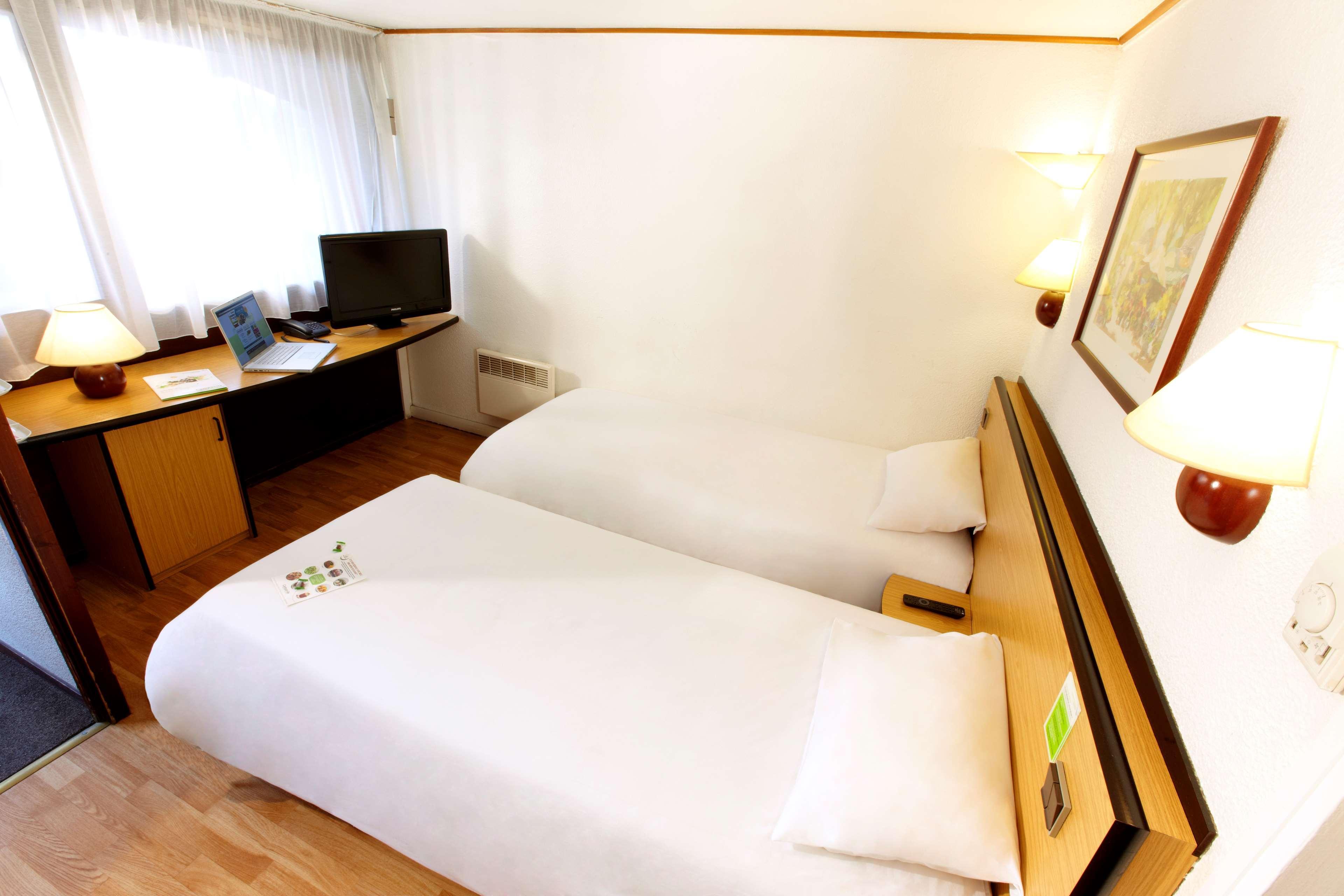 Hotel Campanile Rouen Nord - Barentin Esterno foto