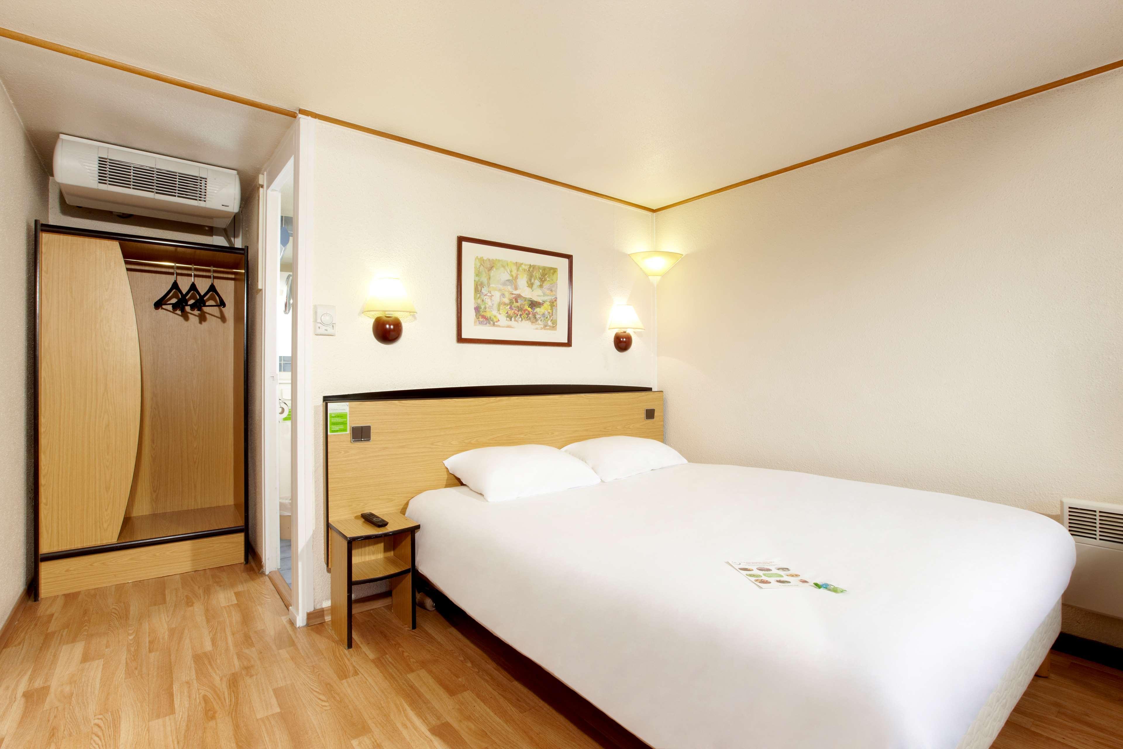 Hotel Campanile Rouen Nord - Barentin Esterno foto